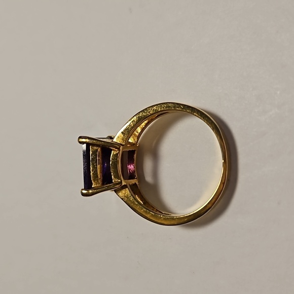 Purple Large Square Rhinestone Size 7 Goldtone Ring - Picture 6 of 6